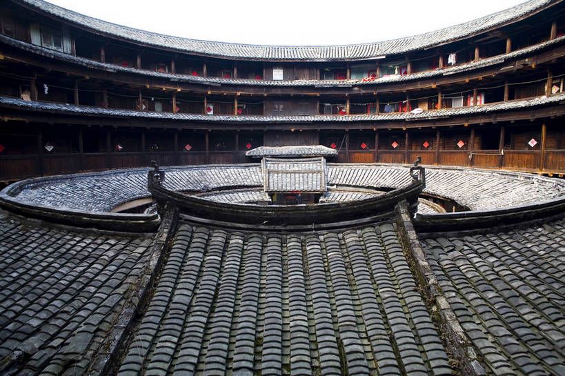 家,横图,彩色,室外,白天,旅游,度假,名胜古迹,田园,标志建筑,地标,建筑,中国,亚洲,风俗,遗迹,房屋,屋子,文化遗产,乡村,古城,古典,古迹,历史,文物,娱乐,建设,传统,古建筑,楼房,民居,少数民族,特色,住宅,古镇,古代,村庄,享受,休闲,旅游胜地,放松,精神,摄影,古代建筑,村,文明,中国文化,特殊,福建,古文明,东亚,土楼,福建省,永定县,中华人民共和国,华东地区,闽,龙岩,龙岩市,古远,流传,制度,平民,特别,旅行,房子,居住区,传统文化,永定土楼,bj174