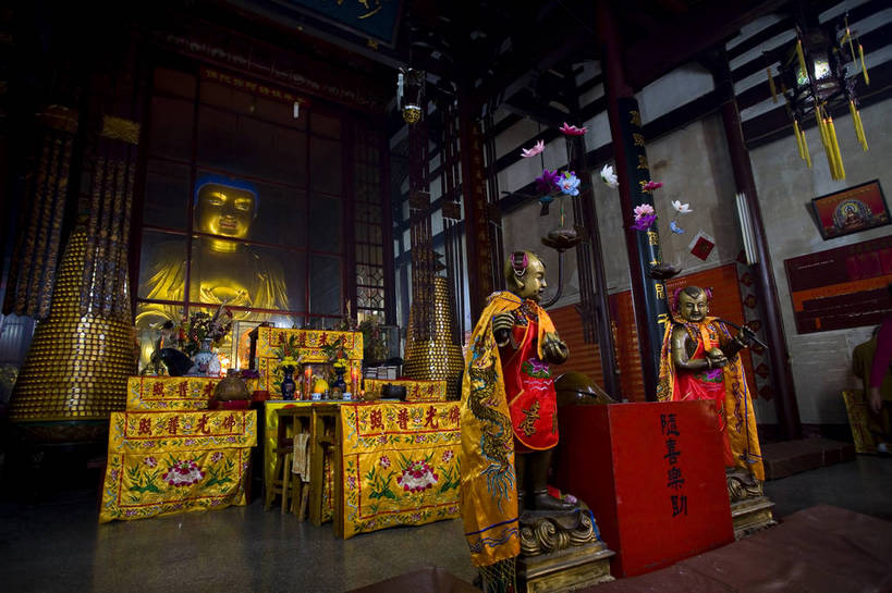 寺庙,横图,彩色,室内,白天,旅游,度假,名胜古迹,标志建筑,地标,建筑,雕塑,中国,亚洲,节日,遗迹,艺术,塑像,文化遗产,古典,教育,古迹,历史,文化,文物,娱乐,建设,佛,古建筑,石雕,古代,祈祷,享受,休闲,健康,旅游胜地,放松,思想,许愿,摄影,宗教,佛教,信仰,古代建筑,烧香,纪念,精致,石像,拜,祈求,文明,中国文化,古文明,东亚,开元寺,福建省,中华人民共和国,福州,释教,古远,古代文明,流传,平安,旅行,庙,寺,传统文化,bj174