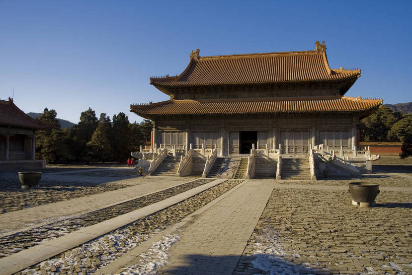 横图,彩色,室外,白天,旅游,度假,神秘,名胜古迹,门,标志建筑,道路,地标,建筑,路,公路,中国,亚洲,花纹,风俗,遗迹,艺术,雕刻,雕像,图案,楼阁,文化遗产,交通,古迹,历史,文物,娱乐,建设,传统,古建筑,享受,休闲,旅游胜地,放松,精神,气派,摄影,古代建筑,权威,陵墓,象征,高贵,美好,拱形门,感受,图样,参观,古文明,东亚,中华人民共和国,权力,河北,威严,权势,伟大,古代文明,制度,特征,皇家,势力,马路,彩图,旅行,皇陵,东陵,清东陵,bj174