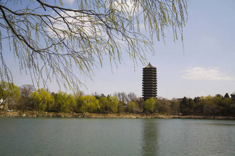 学校,教学楼,横图,彩色,室外,白天,旅游,度假,湖,标志建筑,地标,建筑,北京,中国,亚洲,湖畔,建筑群,塔,古典,建设,校园,学府,特色,树,湖水,休闲,教室,旅游胜地,景色,摄影,人文景观,古塔,环境,象征,美好,东亚,中华人民共和国,高等学府,特征,旅行,大学,教学大楼,北京大学,未名湖,bj174