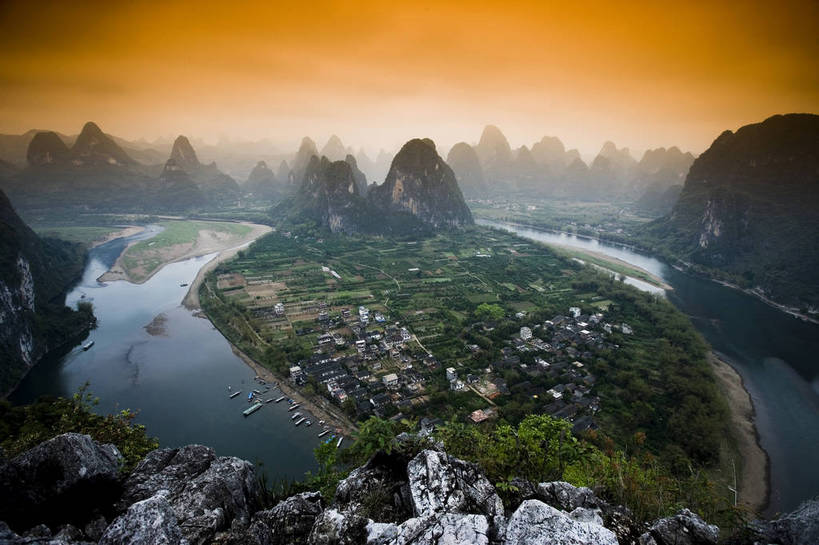 横图,彩色,室外,白天,旅游,度假,美景,名胜古迹,山,标志建筑,地标,建筑,桂林,中国,亚洲,遗迹,景观,渔船,古迹,文物,娱乐,建设,古建筑,江水,游船,自然,享受,休闲,旅游胜地,放松,摄影,广西,美好,自然风光,古文明,东亚,漓江,中华人民共和国,兴坪,江,旅行,bj174