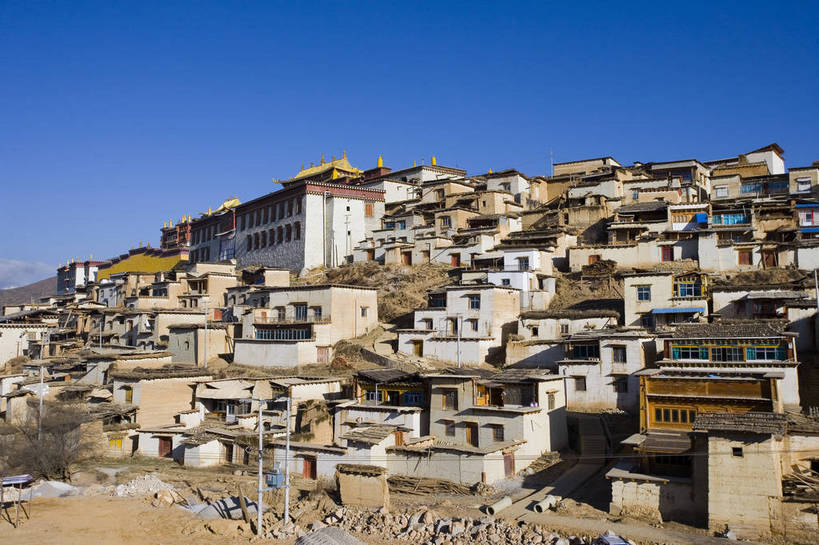 横图,俯视,彩色,室外,白天,旅游,标志建筑,地标,建筑,香格里拉,中国,亚洲,民俗,景观,文化遗产,古城,建筑群,古典,建设,迪庆,云南,民居,特色,古镇,远景,景色,摄影,人文景观,中国文化,东亚,松赞林寺,中华人民共和国,民族建筑,古代文明,旅行,传统文化,bj174