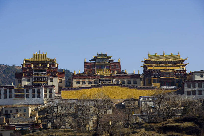 横图,彩色,室外,白天,旅游,标志建筑,地标,建筑,香格里拉,中国,亚洲,民俗,景观,文化遗产,古城,建筑群,古典,建设,迪庆,云南,民居,特色,古镇,远景,景色,摄影,人文景观,中国文化,东亚,松赞林寺,中华人民共和国,民族建筑,古代文明,旅行,传统文化,bj174