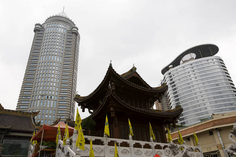 横图,室外,白天,旅游,度假,名胜古迹,城市风光,标志建筑,城市,大厦,道路,地标,建筑,中国,亚洲,遗迹,景观,建筑群,交通,都市,古迹,文物,娱乐,建设,现代,古建筑,现代建筑,享受,休闲,旅游胜地,商务楼,放松,运输,经济,古文明,东亚,发展,贵州,贵阳,中华人民共和国,繁荣,进步,发达,旅行,bj174