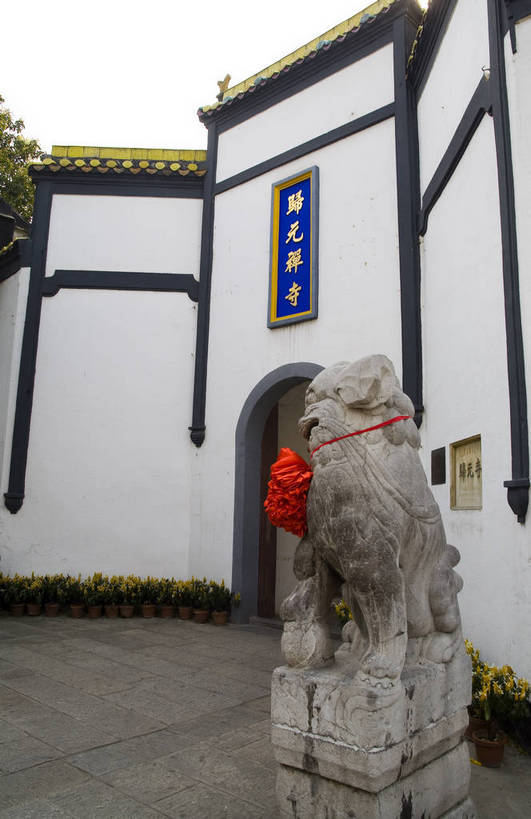 寺庙,竖图,彩色,室外,白天,旅游,度假,名胜古迹,标志建筑,地标,建筑,雕塑,武汉,中国,亚洲,遗迹,民俗,塑像,图片,文化遗产,建筑群,古典,古迹,文物,娱乐,建设,古建筑,石狮,享受,休闲,旅游胜地,放松,竖,摄影,矗立,文明,中国文化,耸立,古文明,东亚,湖北,归元寺,中华人民共和国,挺立,幽静,旅行,寺,传统文化,bj174