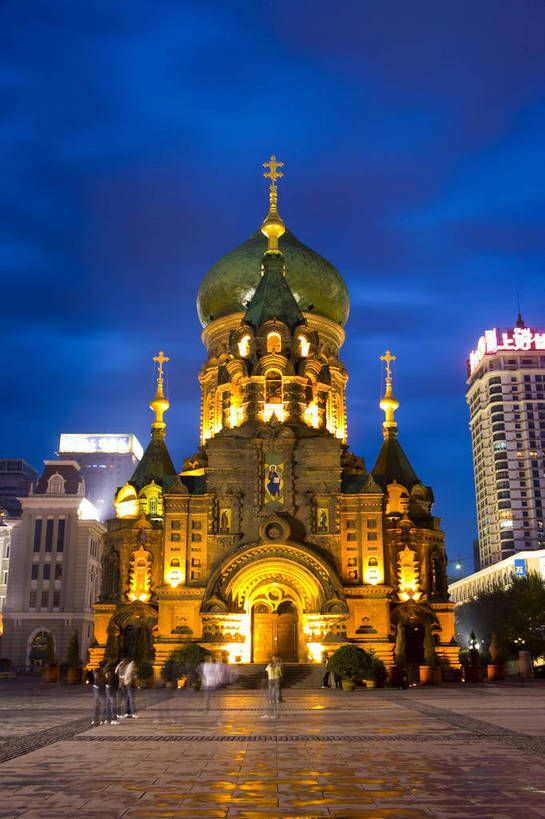 教堂,竖图,室外,旅游,度假,名胜古迹,城市风光,标志建筑,城市,地标,建筑,夜景,中国,亚洲,遗迹,灯光,古迹,文化,文物,娱乐,建设,古建筑,历史建筑,特色,地标建筑,享受,休闲,灿烂,旅游胜地,放松,竖,哈尔滨,黑,矗立,耸立,古文明,东亚,黑龙江,黑龙江省,索菲亚大教堂,中华人民共和国,省会,灯火辉煌,挺立,东北地区,哈尔滨市,圣索菲亚教堂,旅行,俄罗斯文化,哈尔滨圣索菲亚大教堂,中央大街,哈尔滨中央大街,道里区,东北,中国东北地区,东北三省,东三省,bj174