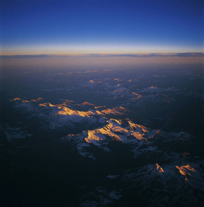 竖图,航拍,彩色,室外,白天,旅游,雪山,中国,亚洲,景观,山峦,云雾,自然,远景,竖,摄影,人文景观,矗立,鸟瞰,耸立,东亚,地貌,四川,中华人民共和国,挺立,旅行,地质,bj174