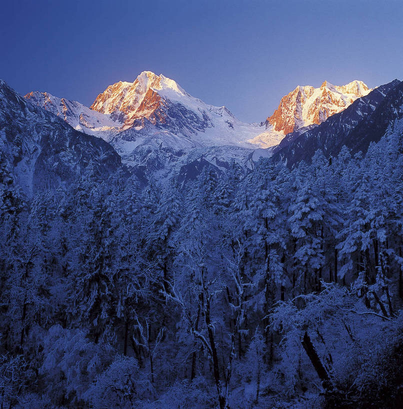 竖图,彩色,室外,白天,旅游,雪山,中国,亚洲,壮观,高山,景观,山峰,云,山峦,云雾,西藏,自然,远景,竖,摄影,人文景观,雄伟,矗立,耸立,东亚,地貌,中华人民共和国,喜马拉雅山,挺立,世界屋脊,旅行,地质,bj174