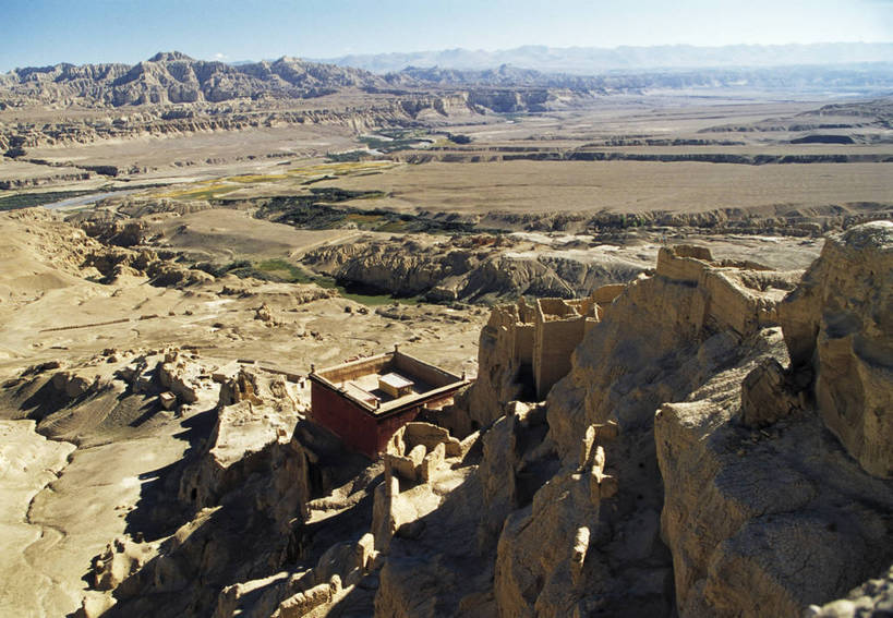 横图,彩色,室外,白天,旅游,度假,荒凉,名胜古迹,标志建筑,地标,建筑,中国,亚洲,遗迹,壮观,景观,文化遗产,古城,古迹,文物,娱乐,建设,古建筑,西藏,蓝天,享受,休闲,远景,旅游胜地,放松,摄影,人文景观,古代建筑,雄伟,空旷,古堡,古文明,东亚,地貌,中华人民共和国,阿里,古代文明,旅行,地质,古格王朝遗址,bj174