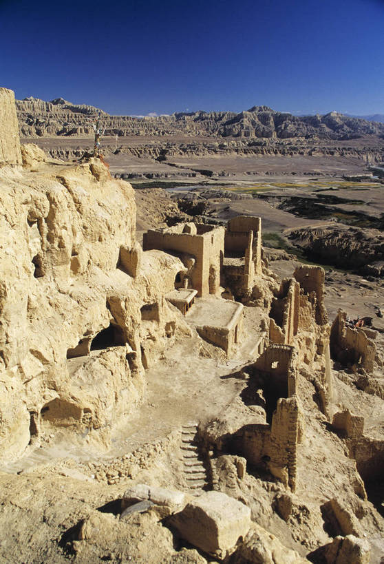 竖图,彩色,室外,白天,旅游,度假,荒凉,名胜古迹,标志建筑,地标,建筑,中国,亚洲,遗迹,壮观,景观,文化遗产,古城,古迹,文物,娱乐,建设,古建筑,西藏,蓝天,享受,休闲,远景,旅游胜地,放松,竖,摄影,人文景观,古代建筑,雄伟,空旷,矗立,古堡,耸立,古文明,东亚,地貌,中华人民共和国,挺立,阿里,古代文明,旅行,地质,古格王朝遗址,bj174