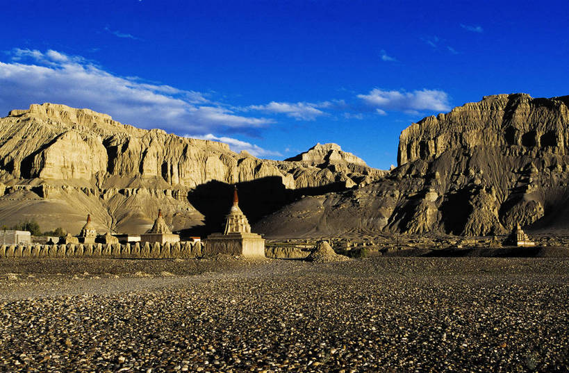 横图,彩色,室外,白天,旅游,度假,荒凉,名胜古迹,标志建筑,地标,建筑,中国,亚洲,遗迹,壮观,景观,文化遗产,古城,古迹,文物,娱乐,建设,古建筑,西藏,蓝天,享受,休闲,远景,旅游胜地,放松,摄影,人文景观,古代建筑,雄伟,空旷,古堡,古文明,东亚,地貌,中华人民共和国,阿里,古代文明,旅行,地质,古格王朝遗址,bj174