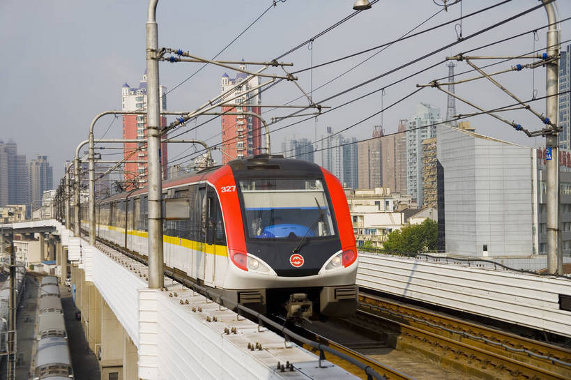 火车站,横图,彩色,室外,白天,火车,火车头,上海,中国,亚洲,停靠,两个,摄影,东亚,中华人民共和国,轻轨,bj174