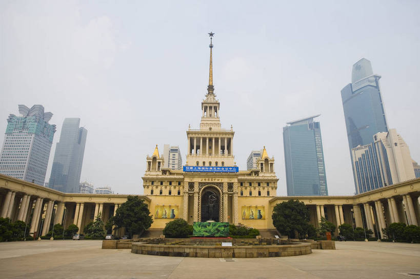 横图,彩色,室外,白天,旅游,度假,名胜古迹,城市风光,标志建筑,地标,建筑,上海,中国,亚洲,遗迹,景观,文化遗产,建筑群,古典,古迹,文物,娱乐,建设,古建筑,历史建筑,地标建筑,享受,休闲,旅游胜地,放松,摄影,文明,中国文化,上海展览中心,古文明,东亚,中华人民共和国,旅行,bj174
