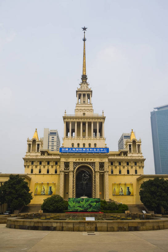 竖图,彩色,室外,白天,旅游,度假,名胜古迹,标志建筑,地标,建筑,上海,中国,亚洲,遗迹,景观,文化遗产,建筑群,古典,古迹,文物,娱乐,建设,古建筑,历史建筑,地标建筑,享受,休闲,旅游胜地,放松,竖,摄影,文明,中国文化,上海展览中心,古文明,东亚,中华人民共和国,旅行,bj174