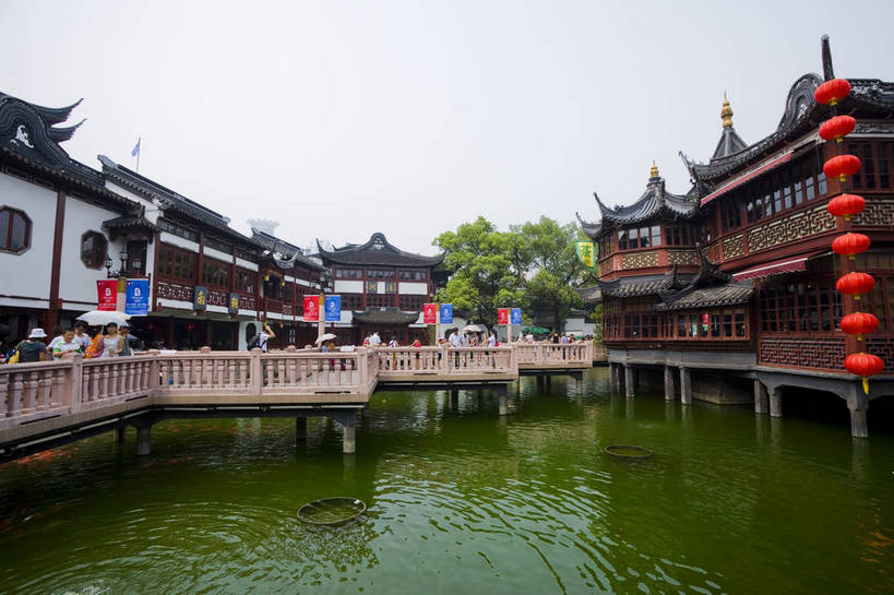 横图,彩色,室外,白天,旅游,度假,名胜古迹,标志建筑,地标,建筑,上海,中国,亚洲,遗迹,池塘,景观,文化遗产,建筑群,古典,古迹,文物,娱乐,建设,古建筑,历史建筑,豫园,享受,休闲,旅游胜地,放松,摄影,鱼池,文明,中国文化,古文明,东亚,中华人民共和国,旅行,bj174