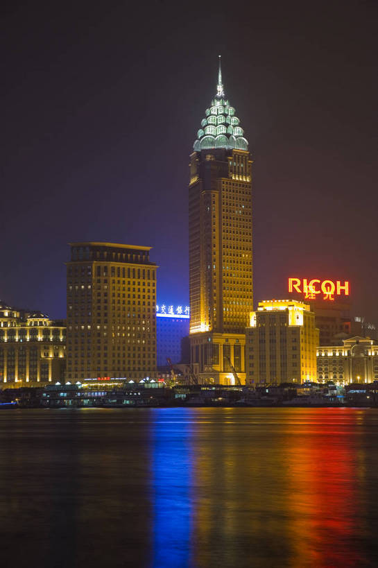 竖图,彩色,室外,办公楼,河流,大厦,建筑,夜景,上海,中国,亚洲,建筑群,灯光,黄浦江,历史建筑,外滩,灿烂,远景,摩天大厦,摄影,欧式建筑,金融中心,东亚,中华人民共和国,江,大楼,bj174