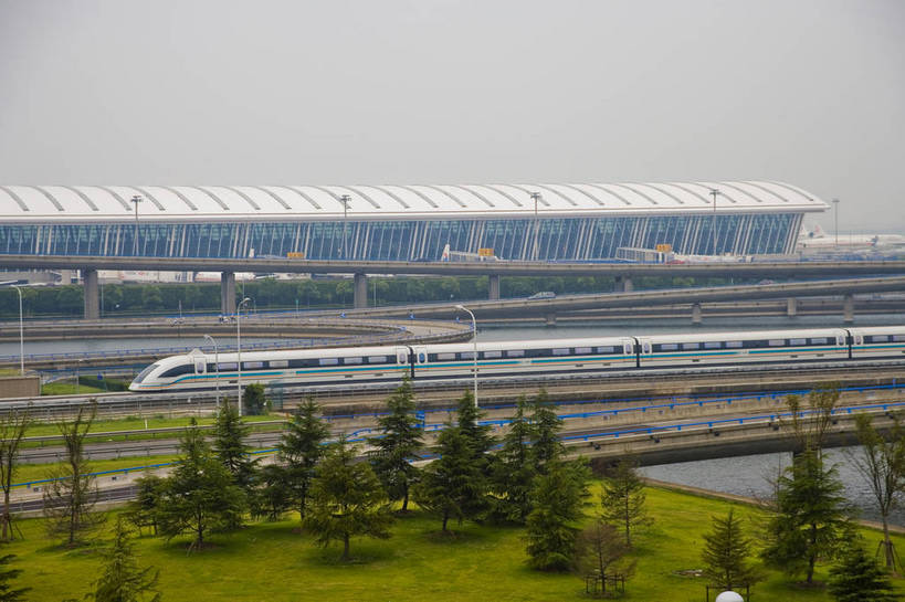 横图,彩色,室外,白天,飞机场,上海,中国,亚洲,轨道交通,交通,列车,浦东机场,绿地,交通工具,摄影,磁悬浮,高速列车,东亚,磁悬浮列车,中华人民共和国,bj174