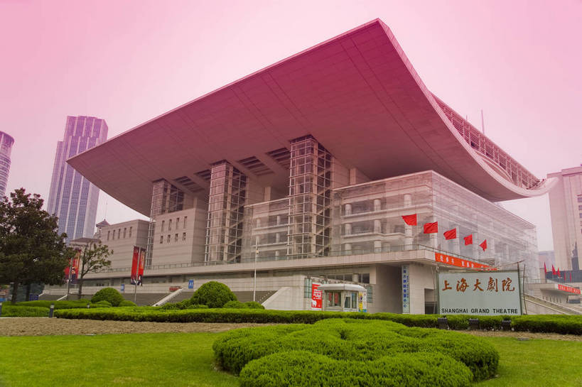 横图,彩色,室外,特写,白天,旅游,度假,草坪,名胜古迹,城市风光,标志建筑,大厦,地标,建筑,上海,中国,亚洲,遗迹,景观,建筑群,古迹,文物,娱乐,建设,古建筑,绿地,地标建筑,人民广场,享受,休闲,旅游胜地,放松,摄影,上海大剧院,古文明,东亚,中华人民共和国,旅行,bj174