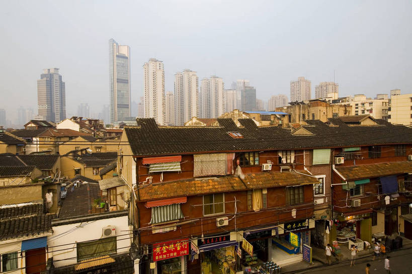 横图,彩色,室外,白天,美景,城市风光,道路,建筑,街道,路,公路,上海,中国,亚洲,民俗,景观,建筑群,交通,民居,景色,摄影,生活方式,东亚,中华人民共和国,马路,老城区,居住区,bj174