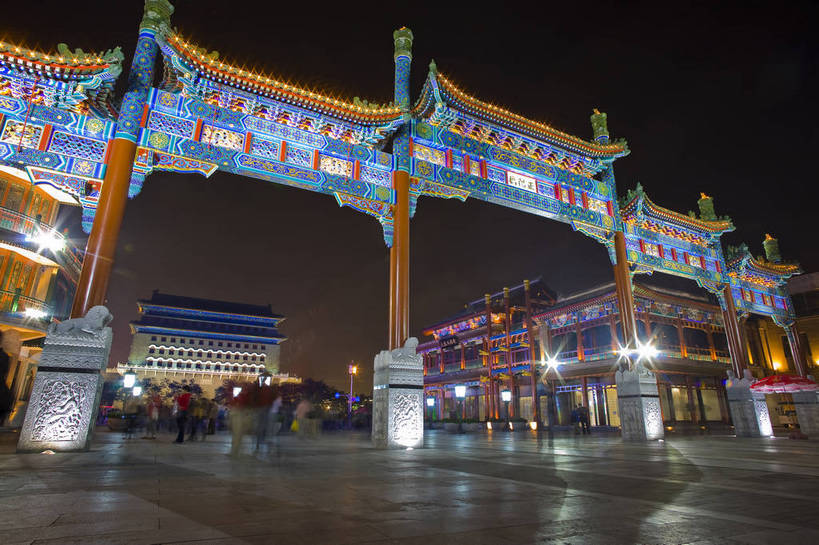 横图,彩色,室外,特写,旅游,度假,美景,名胜古迹,标志建筑,道路,地标,建筑,街道,路,夜景,公路,北京,中国,亚洲,遗迹,景观,牌坊,灯光,交通,古迹,文物,娱乐,建设,古建筑,蓝天,享受,休闲,灿烂,旅游胜地,景色,放松,摄影,城楼,古代建筑,前门,古文明,东亚,中华人民共和国,马路,旅行,大栅栏,传统文化,bj174