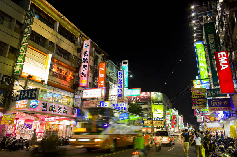 商店,横图,彩色,室外,旅游,美景,城市风光,道路,街道,路,商场,夜景,公路,汽车,台湾,中国,亚洲,广告牌,景观,建筑群,灯光,交通,灿烂,旅游胜地,景色,摄影,城市建筑,东亚,港澳台,中华人民共和国,台湾省,台中,台中市,马路,旅行,台,东海别墅商圈,东海别墅夜市,东海商圈,东海夜市,bj174