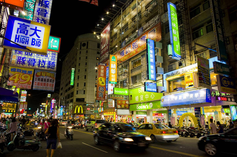 商店,横图,彩色,室外,旅游,美景,城市风光,道路,街道,路,商场,夜景,公路,汽车,台湾,中国,亚洲,广告牌,景观,建筑群,灯光,交通,灿烂,旅游胜地,景色,摄影,城市建筑,东亚,港澳台,中华人民共和国,台湾省,台中,台中市,马路,旅行,台,东海别墅商圈,东海别墅夜市,东海商圈,东海夜市,bj174