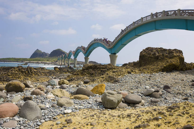 公园,横图,彩色,室外,白天,旅游,度假,名胜古迹,标志建筑,地标,建筑,台湾,中国,亚洲,遗迹,海岸,桥,海湾,古迹,文物,娱乐,建设,古建筑,蓝天,享受,休闲,旅游胜地,放松,摄影,海滨,古文明,东亚,三仙台,中华人民共和国,海,海滩,旅行,bj174