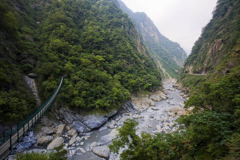 无人,公园,横图,彩色,室外,白天,旅游,度假,名胜古迹,森林,山,树林,峡谷,标志建筑,地标,建筑,台湾,中国,亚洲,遗迹,景观,桥,山谷,古迹,文物,娱乐,建设,古建筑,自然,溪水,享受,休闲,旅游胜地,放松,摄影,国家公园,古文明,东亚,花莲县,南投县,港澳台,中华人民共和国,台湾省,台中,台中市,太鲁阁国家公园,花莲,南投,次高太鲁阁国立公园,台,台湾太鲁阁国家公园,太鲁阁,bj174