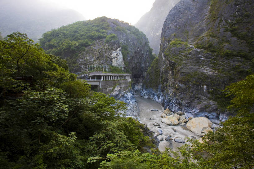 无人,公园,横图,彩色,室外,白天,旅游,度假,名胜古迹,山,树林,峡谷,标志建筑,道路,地标,建筑,台湾,中国,亚洲,遗迹,景观,山路,山谷,古迹,文物,娱乐,建设,古建筑,自然,享受,休闲,旅游胜地,放松,摄影,国家公园,古文明,东亚,花莲县,南投县,港澳台,中华人民共和国,台湾省,台中,台中市,太鲁阁国家公园,花莲,南投,次高太鲁阁国立公园,台,台湾太鲁阁国家公园,太鲁阁,bj174