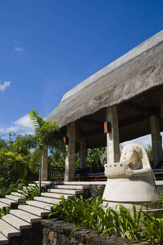 无人,竖图,彩色,室外,特写,白天,旅游,树林,建筑,酒店,三亚,中国,亚洲,景观,海湾,海南,天空,凉亭,旅游胜地,竖,摄影,海南省,度假村,东亚,三亚市,中华人民共和国,华南地区,琼,旅行,旅店,亚龙湾,亚龙湾国家旅游度假区,三亚喜来登度假酒店,喜来登度假酒店,bj174