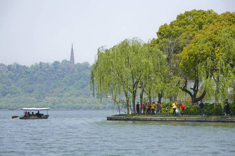 横图,彩色,室外,白天,旅游,度假,名胜古迹,标志建筑,地标,建筑,西湖,中国,亚洲,遗迹,图片,古迹,文物,娱乐,建设,古建筑,浙江,游船,树木,浙江省,湖水,春季,春天,享受,休闲,旅游胜地,放松,摄影,杭州,自然风光,古文明,东亚,杭州市,中华人民共和国,华东地区,省会,浙,旅行,宝石山,保俶塔,保叔塔,bj174