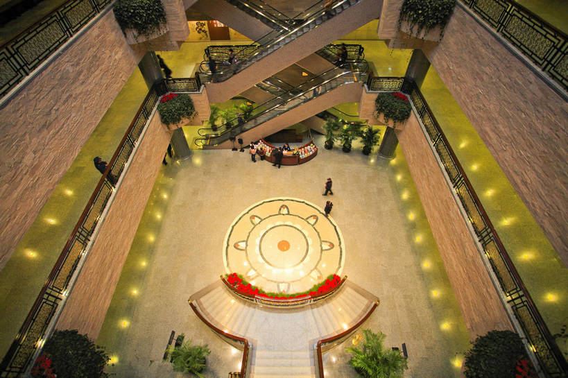 博物馆,横图,俯视,彩色,室内,白天,旅游,度假,名胜古迹,标志建筑,地标,建筑,上海,中国,遗迹,图片,扶梯,古迹,文物,娱乐,建设,古建筑,大堂,地标建筑,享受,休闲,旅游胜地,放松,摄影,上海博物馆,公共设施,参观,古文明,东亚,旅行,bj174