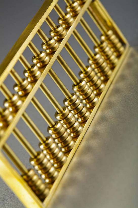 竖图,彩色,背景,钱,算盘,静物,中国,图片,文化遗产,艺术品,装饰品,一个,金色,财富,摄影,单个,中国文化,东亚,美术工艺,珠算,影棚拍摄,传统文化,bj174