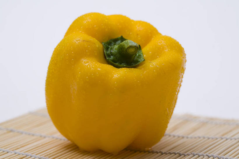 横图,彩色,特写,白天,背景,辣椒,蔬菜,静物,中国,亚洲,图片,食品,水珠,食物,一个,摄影,彩椒,东亚,辣角,红海椒,大椒,辣虎,广椒,甜椒,柿子椒,辣子,海椒,番椒,灯笼椒,影棚拍摄,bj174
