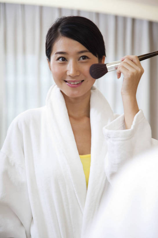 东方人,一个人,竖图,彩色,室内,化妆,美容,时尚,卧室,中国,亚洲,护肤,梳妆,图片,休闲,放松,美女,摄影,生活方式,东亚,中华人民共和国,女人,女性,亚洲人,中国人,年轻人,坐着,半身,高兴,愉快,bj174