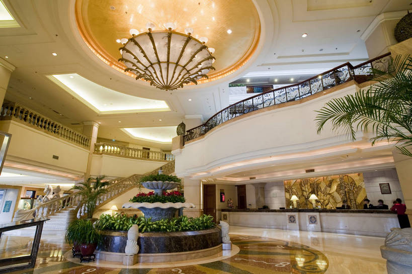 横图,彩色,吊顶,楼梯,酒店,中国,亚洲,图片,大理石,娱乐,现代,现代建筑,大堂,会所,吊灯,休闲,气派,摄影,公共设施,舒适,场所,东亚,中华人民共和国,奢华,bj174