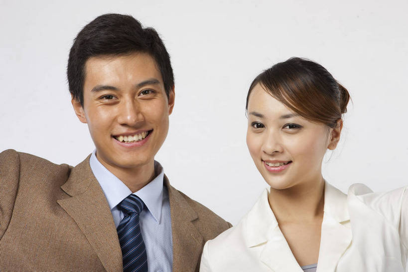 东方人,两个人,商务人士,商务男性,商务女性,微笑,横图,彩色,室内,白天,衬衫,裙子,西装,商务,成功,信心,职员,中国,亚洲,套装,正装,工作,图片,站着,美女,短裙,摄影,半身裙,商务装,工薪阶层,东亚,男人,男性,女孩,女人,女性,亚洲人,中国人,年轻人,白领,上班族,半身,影棚拍摄,衬衣,高兴,办公,bj174