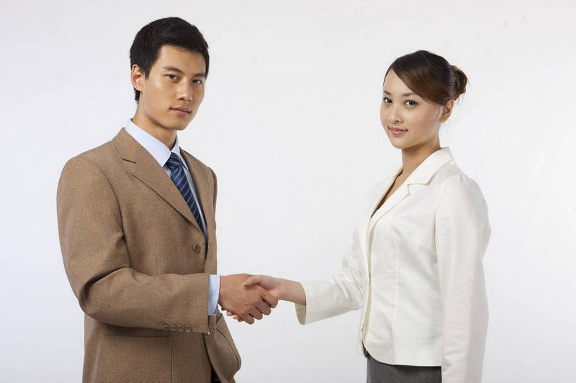 东方人,两个人,商务人士,商务男性,商务女性,握手,微笑,横图,彩色,室内,白天,衬衫,裙子,西装,商务,成功,信心,职员,中国,亚洲,套装,正装,工作,图片,站着,美女,短裙,摄影,半身裙,商务装,工薪阶层,东亚,男人,男性,女孩,女人,女性,亚洲人,中国人,年轻人,白领,上班族,半身,影棚拍摄,衬衣,高兴,办公,bj174