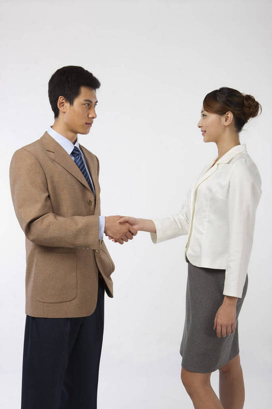 东方人,两个人,商务人士,商务男性,商务女性,握手,微笑,竖图,彩色,室内,白天,衬衫,裙子,西装,商务,成功,信心,职员,中国,亚洲,套装,正装,工作,图片,站着,美女,短裙,摄影,半身裙,商务装,工薪阶层,东亚,男人,男性,女孩,女人,女性,亚洲人,中国人,年轻人,白领,上班族,半身,影棚拍摄,衬衣,高兴,办公,bj174