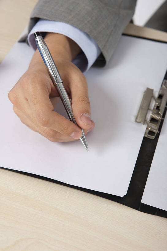 东方人,两个人,商务人士,商务男性,商务女性,竖图,彩色,室内,特写,白天,衬衫,西装,商务,成功,信心,签字,职员,中国,亚洲,套装,正装,图片,文件,美女,摄影,商务装,工薪阶层,东亚,男人,男性,女孩,女人,女性,亚洲人,中国人,年轻人,白领,上班族,坐着,半身,影棚拍摄,衬衣,高兴,办公,bj174