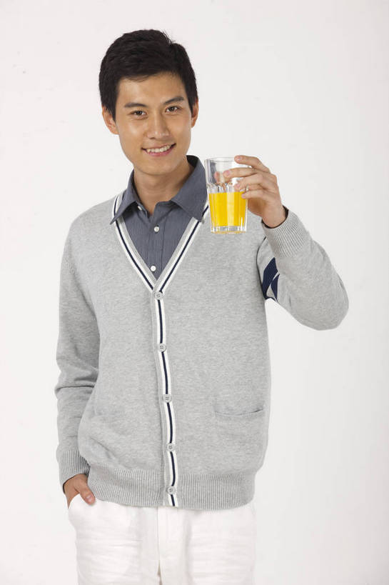 果汁,东方人,一个人,微笑,竖图,彩色,室内,白天,中国,亚洲,喝,图片,饮品,休闲装,饮料,站着,享受,休闲,放松,摄影,生活方式,轻松,可口,东亚,适口,男人,男性,亚洲人,中国人,年轻人,半身,影棚拍摄,高兴,愉快,bj174