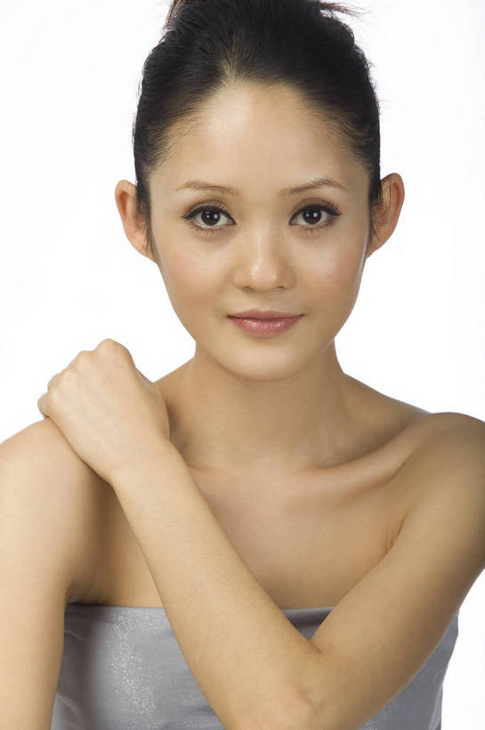 东方人,五官,眼睛,脸颊,手,头发,一个人,竖图,美容,时尚,北京,中国,仅一个年轻女性,仅一个女性,仅一个人,护肤,黑色,清洁,站着,休闲,健康,舒服,美女,头像,生活方式,皮肤,动作,毛发,年轻女性,女人,女性,中国人,年轻人,愉快,bj174