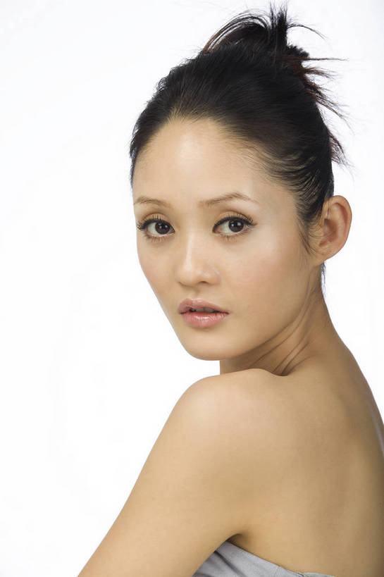 东方人,五官,眼睛,脸颊,头发,一个人,竖图,美容,时尚,北京,中国,仅一个年轻女性,仅一个女性,仅一个人,护肤,黑色,清洁,站着,休闲,健康,舒服,美女,头像,生活方式,皮肤,动作,毛发,年轻女性,女人,女性,中国人,年轻人,愉快,bj174