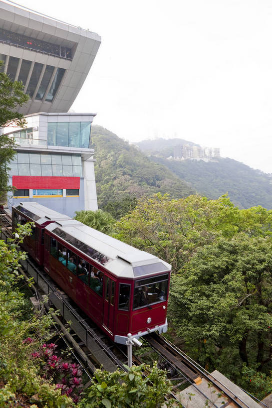 竖图,彩色,室外,白天,旅游,度假,名胜古迹,山,标志建筑,城市,地标,建筑,香港,中国,遗迹,图片,古迹,文物,娱乐,建设,现代,古建筑,缆车,地标建筑,享受,休闲,旅游胜地,放松,运输,都市风光,文明,中国文化,古文明,索道,繁荣,太平山,旅行,bj174
