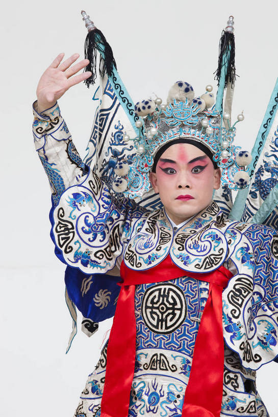 一个人,演员,竖图,彩色,白色背景,正面,化妆,北京,中国,亚洲,仅一个人,表演,艺术,造型,鲜艳,头饰,图片,注视,文化,脸谱,观察,看,站着,表情,竖,姿势,摄影,服饰,观看,动作,察看,关注,中国文化,戏剧,民族服饰,演出服,京剧,东亚,国粹,男人,中国人,年轻人,半身,影棚拍摄,化装,中国戏曲,武生,传统文化,赵云,舞台妆,bj174