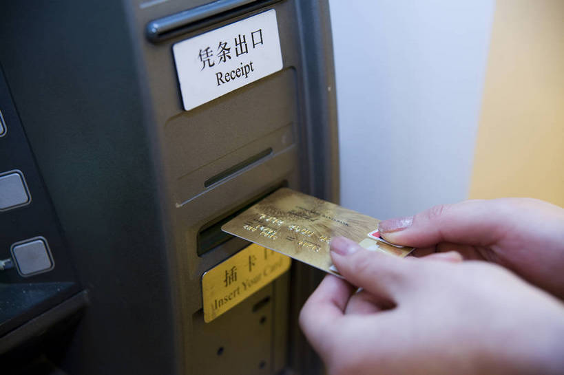 东方人,手,一个人,商店,站,横图,彩色,室内,特写,白天,侧面,时尚,快乐,纯洁,消费,取款机,商场,北京,中国,亚洲,仅一个女性,仅一个人,局部,图片,首都,顾客,休闲,活力,可爱,乐趣,童年,童趣,摄影,生活方式,等待,优美,取款,童真,atm机,东亚,烂漫,无邪,自动柜员机,中华人民共和国,北京市,京,北平,华北地区,朝阳区,天真,自动取款机,年轻女性,女人,女性,亚洲人,中国人,年轻人,休闲活动,购物中心,北京CBD,北京商务中心区,世贸天阶,中国北京大北窑,商业活动,bj174