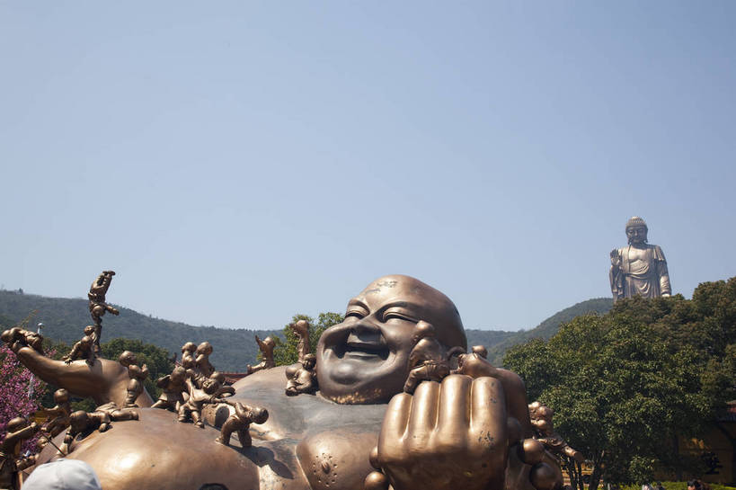 寺庙,横图,彩色,室外,特写,白天,旅游,度假,名胜古迹,树林,标志建筑,地标,建筑,雕塑,中国,亚洲,游人,局部,遗迹,雕像,佛像,图片,景观,建筑群,古典,古迹,文化,文物,娱乐,建设,古建筑,江苏,弥勒佛,无锡,祥符寺,大佛,祈祷,享受,休闲,健康,灵山,旅游胜地,放松,许愿,摄影,宗教,佛教,信仰,风光,祈求,神圣,中国文化,古文明,东亚,中华人民共和国,布袋和尚,布袋神,弥勒,弥勒菩萨,庄严,释教,平安,旅行,传统文化,bj174