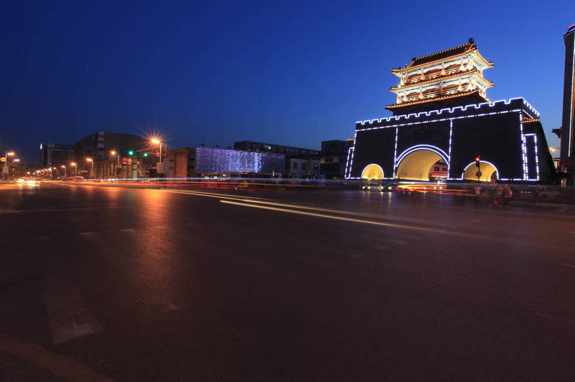 无人,广场,横图,彩色,室外,旅游,度假,名胜古迹,标志建筑,城市,地标,建筑,夜景,中国,亚洲,遗迹,图片,景观,灯光,古迹,文物,娱乐,建设,古建筑,地标建筑,享受,休闲,旅游胜地,放松,摄影,古代建筑,古文明,东亚,辽宁,辽宁省,沈阳,中华人民共和国,省会,门楼,灯火辉煌,沈阳市,辽,东北地区,商业中心,东北,中国东北地区,东北三省,东三省,大东门,抚近门,沈阳大东门,bj174