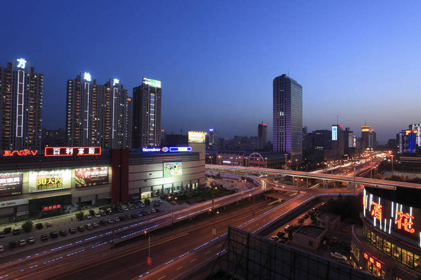 无人,广场,横图,彩色,室外,美景,城市,道路,建筑,街道,路,夜景,公路,中国,亚洲,图片,景观,灯光,交通,现代建筑,摩天大厦,商务楼,景色,摄影,东亚,辽宁,辽宁省,沈阳,中华人民共和国,省会,灯火辉煌,沈阳市,辽,东北地区,马路,高楼,商业中心,东北,中国东北地区,东北三省,东三省,文化路立交桥,bj174