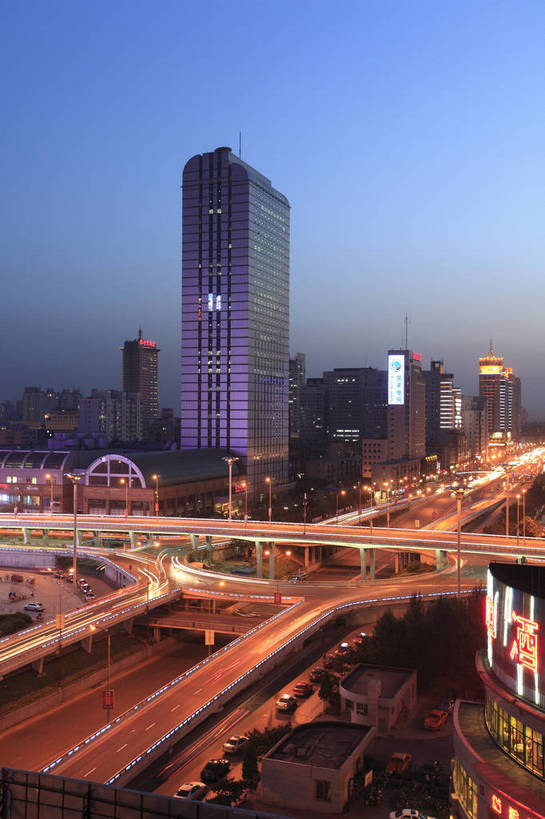 无人,广场,竖图,彩色,室外,美景,城市,道路,建筑,街道,路,夜景,公路,中国,亚洲,图片,景观,灯光,交通,现代建筑,摩天大厦,商务楼,景色,摄影,东亚,辽宁,辽宁省,沈阳,中华人民共和国,省会,灯火辉煌,沈阳市,辽,东北地区,马路,高楼,商业中心,东北,中国东北地区,东北三省,东三省,文化路立交桥,bj174